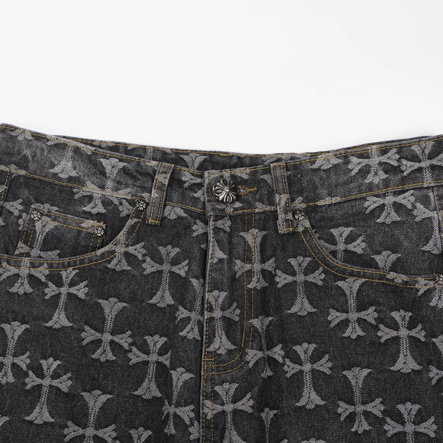 P220 [Black] Chrome Hearts｜Chrome Hearts CH all-over jacquard bootcut jeans - the same style as those of Internet celebrities. Cross-printed jeans, with unique cross design elements and all-over printing, full of design. It is made of 100% denim cotton fabric with heavy coarse yarn count, which ensures a stiff and tough silhouette while being soft, comfortable and breathable. The lapel is designed with silver buttons and is full of texture.  The classic dark yellow cross logo is all over the pants. They are generous and full of personality without being exaggerated. They are perfect for spring and summer!    Custom hardware! Same style for couples!  The three standards are complete, and the non-market version of the same style for men and women is free to compare and the quality is absolutely guaranteed. Size: 28/30/32/34/36 (s-xxl) Waist: 72/77/82/87/92 Knee: 55/56.5/58/59.5/61 Pants length: 103.5/110.5/107.5/109.5/111.5